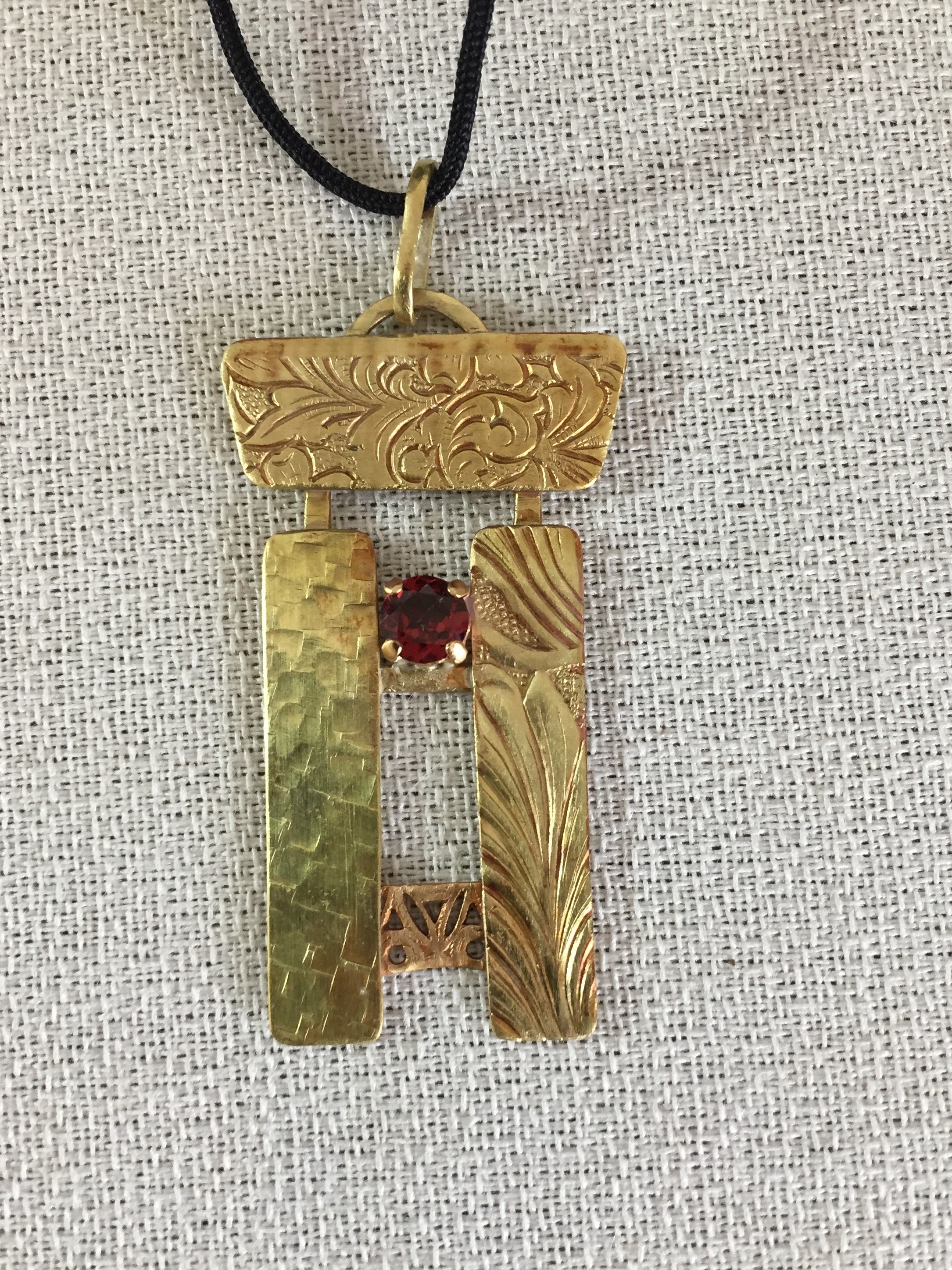 PENDENTIF 438