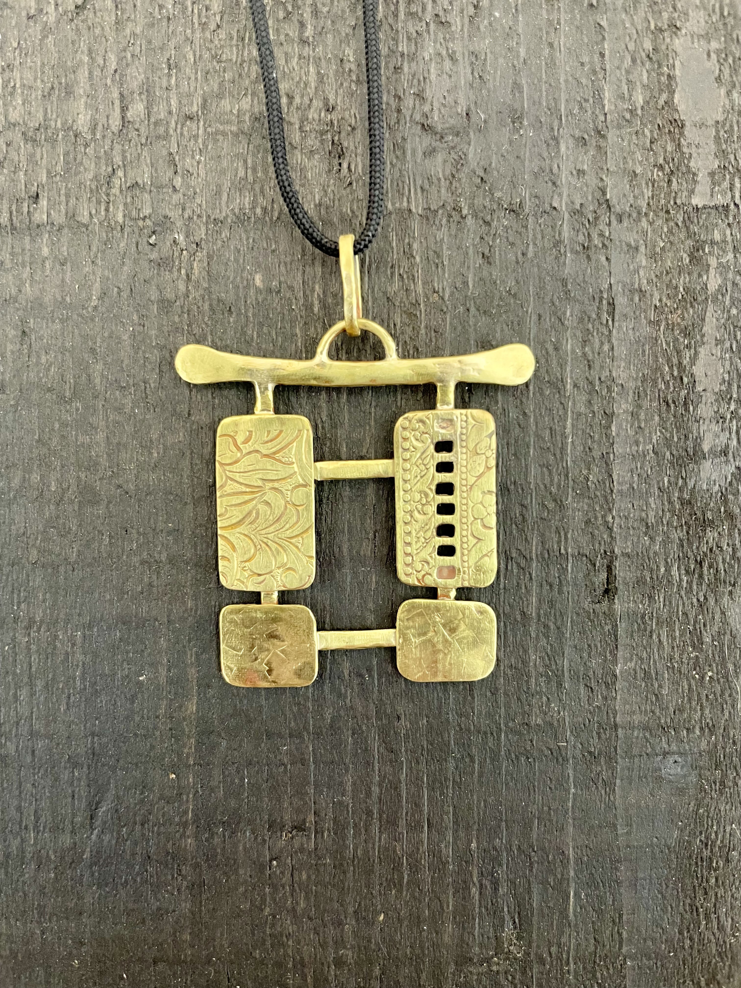 PENDENTIF 483
