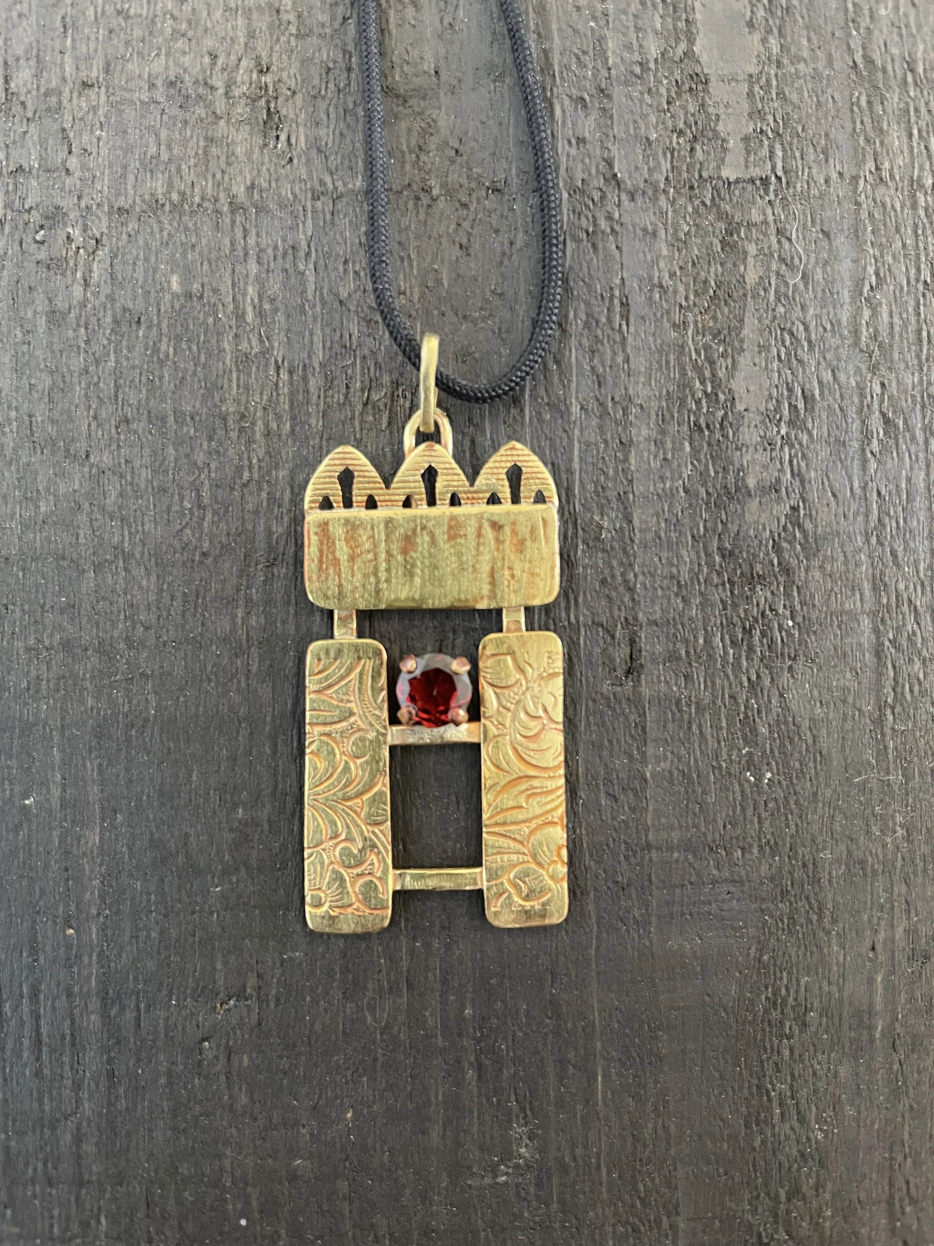 PENDENTIF 528