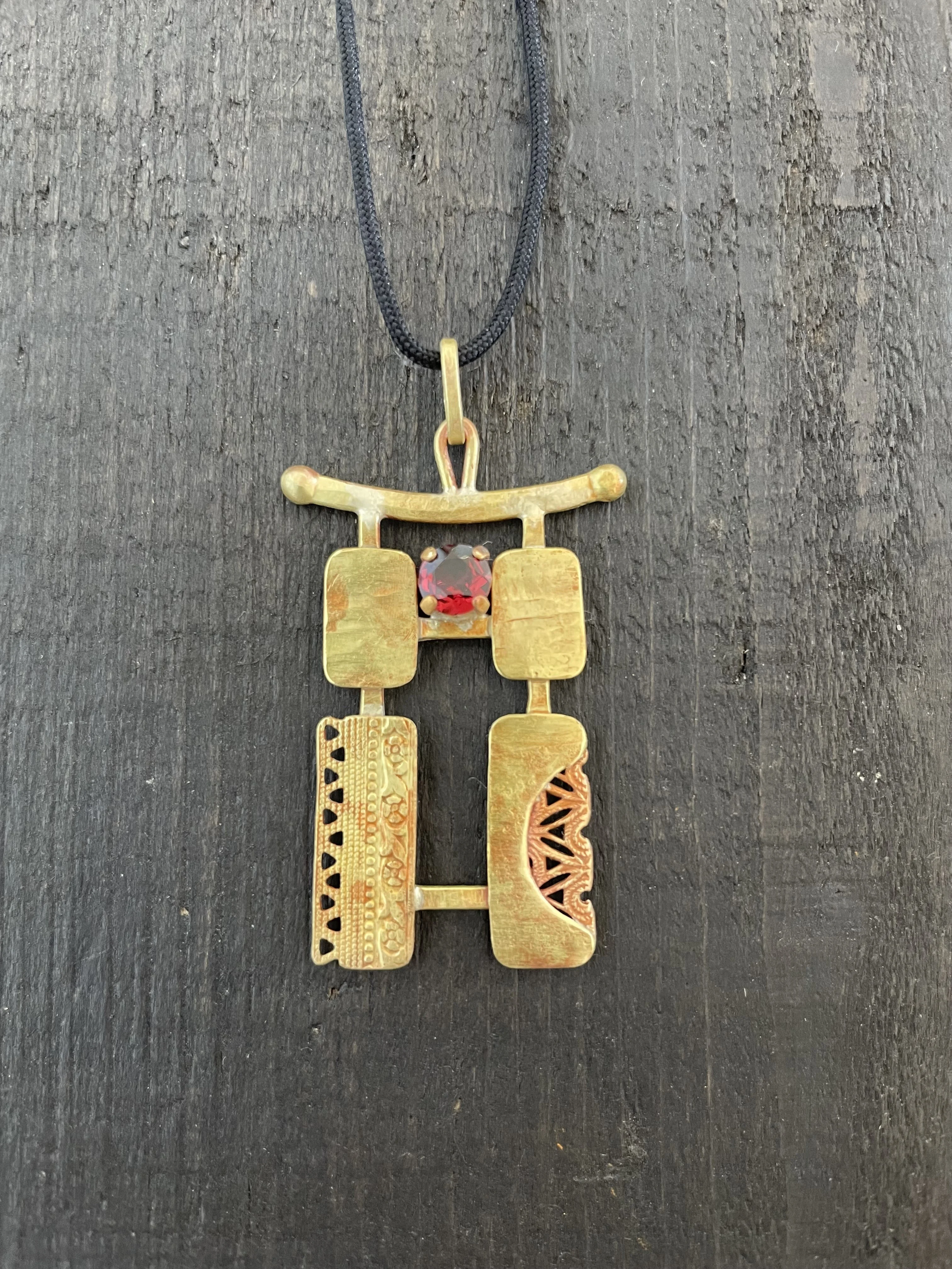 PENDENTIF 547
