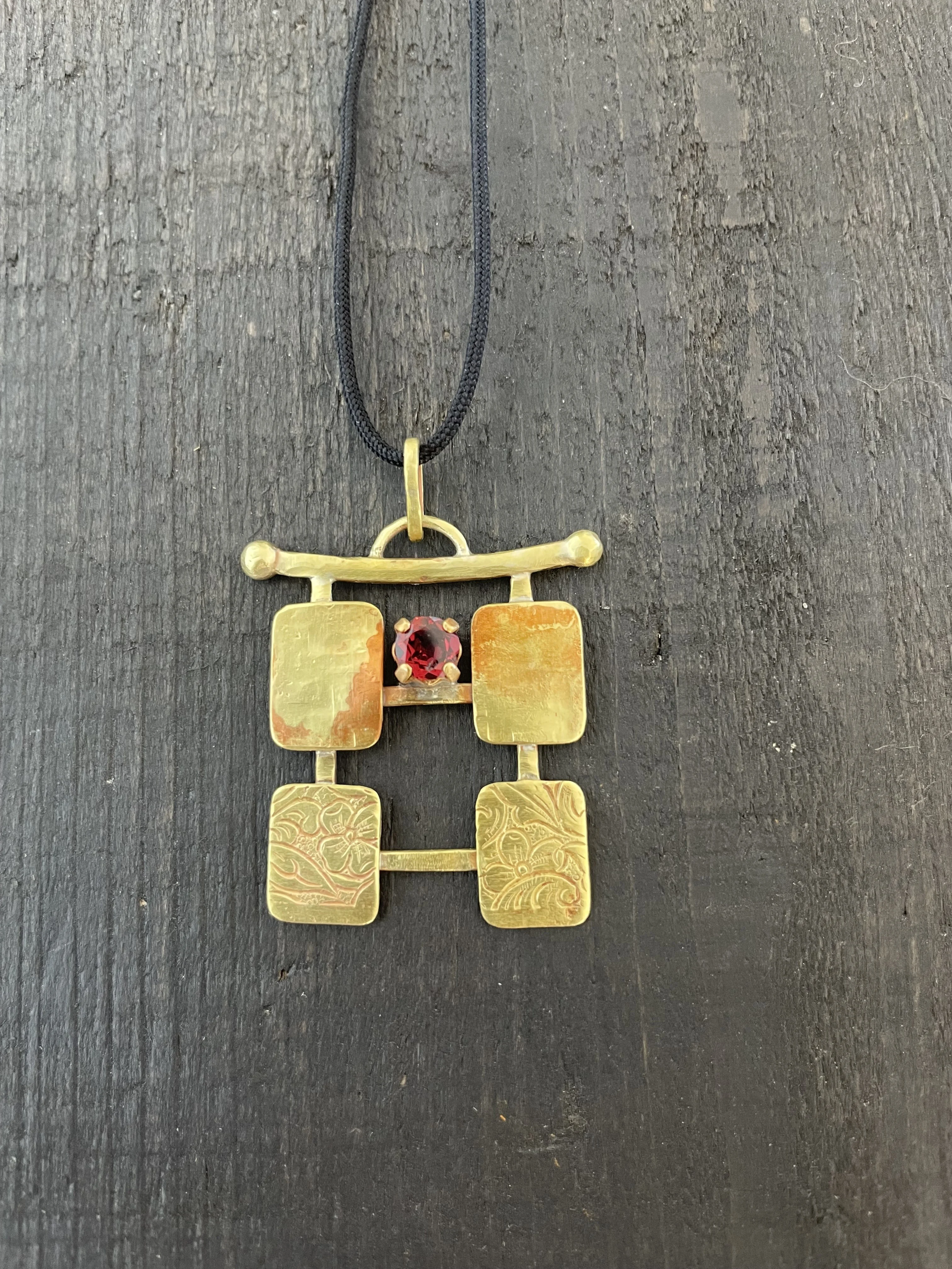 PENDENTIF 550