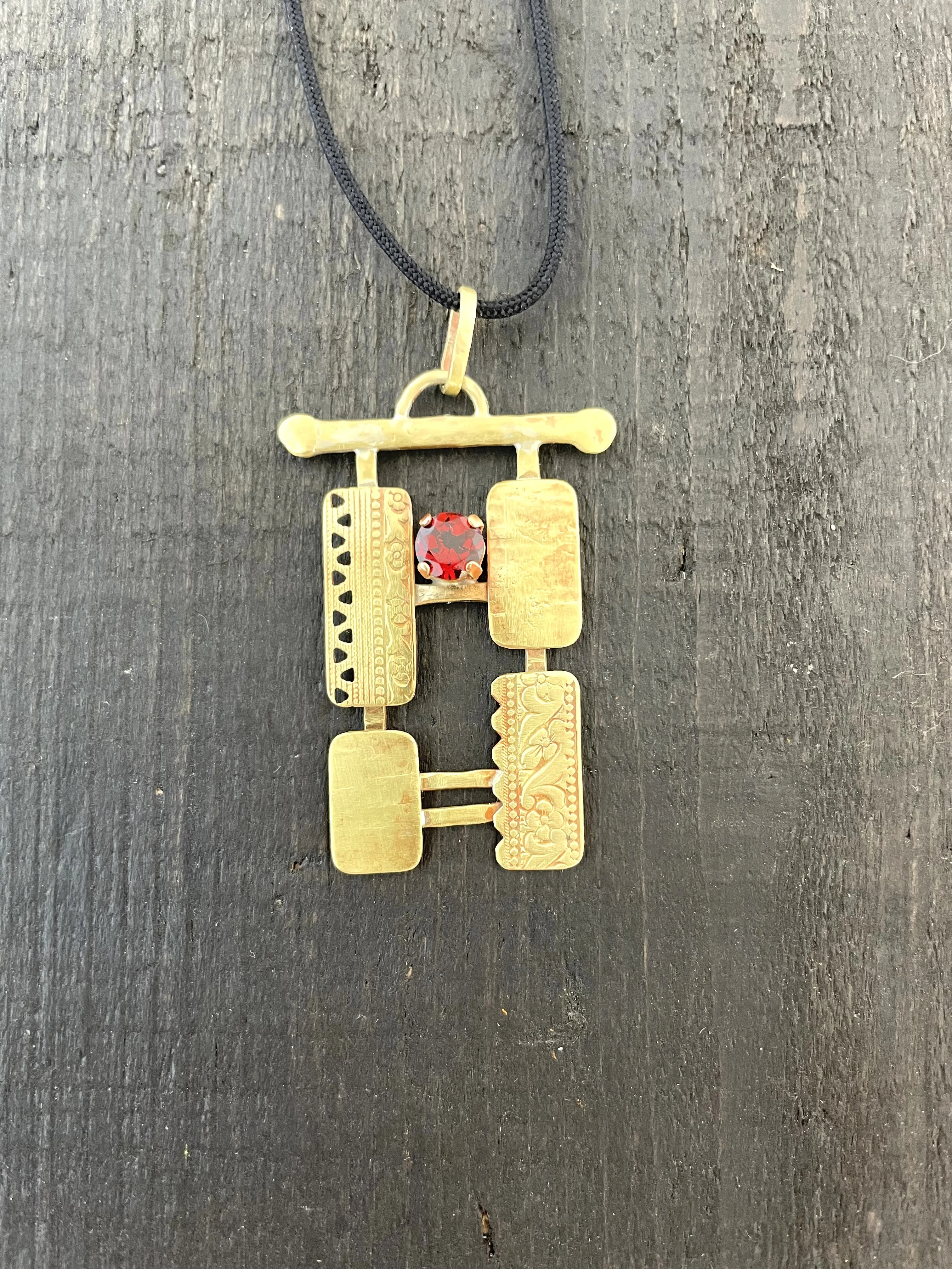 PENDENTIF 557